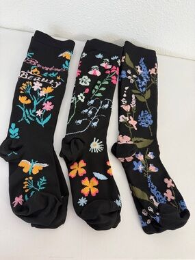 NWOT 3 pack compression Black Floral Crew Socks - Multipack